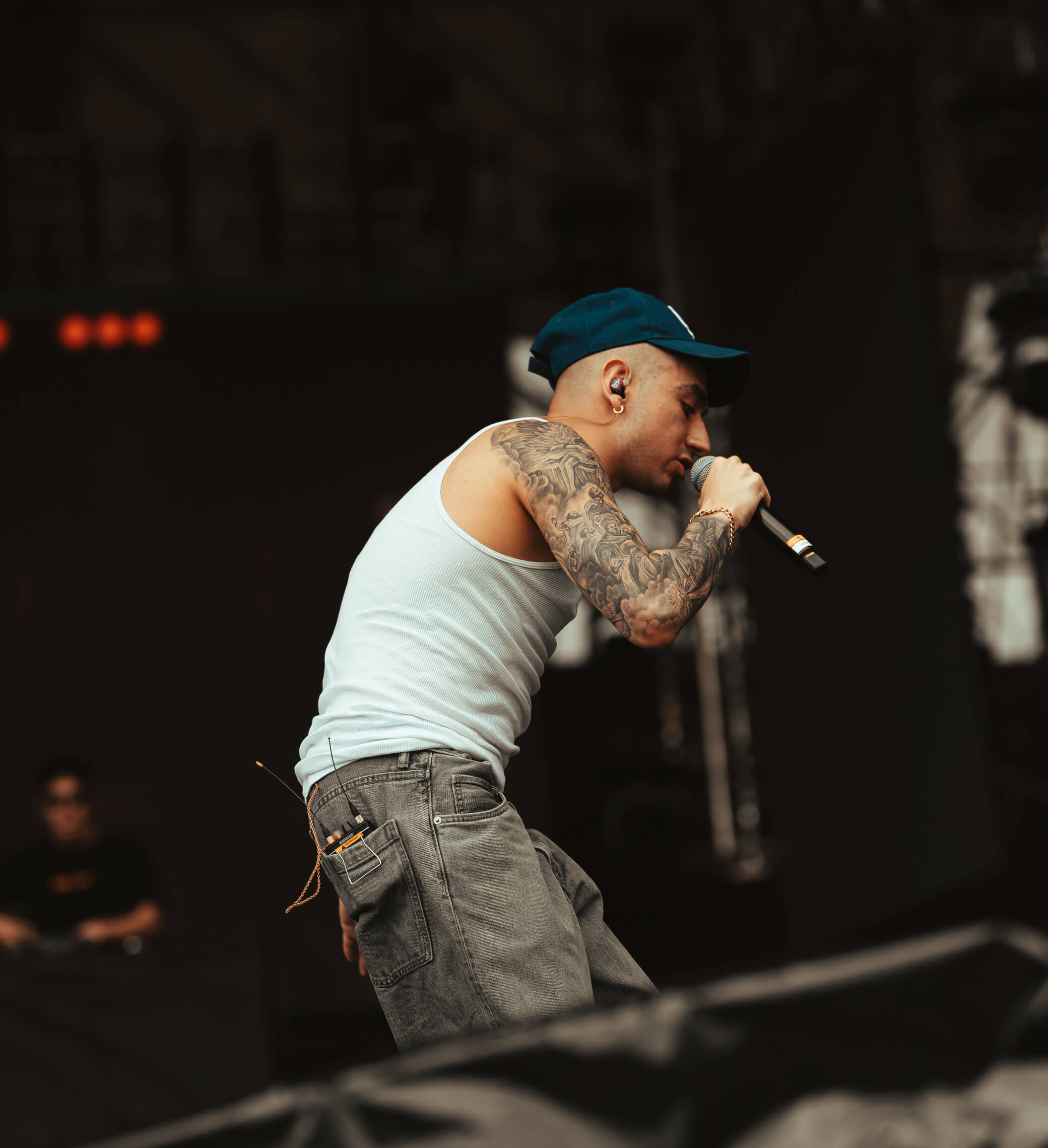 Carlos Cortez cantando