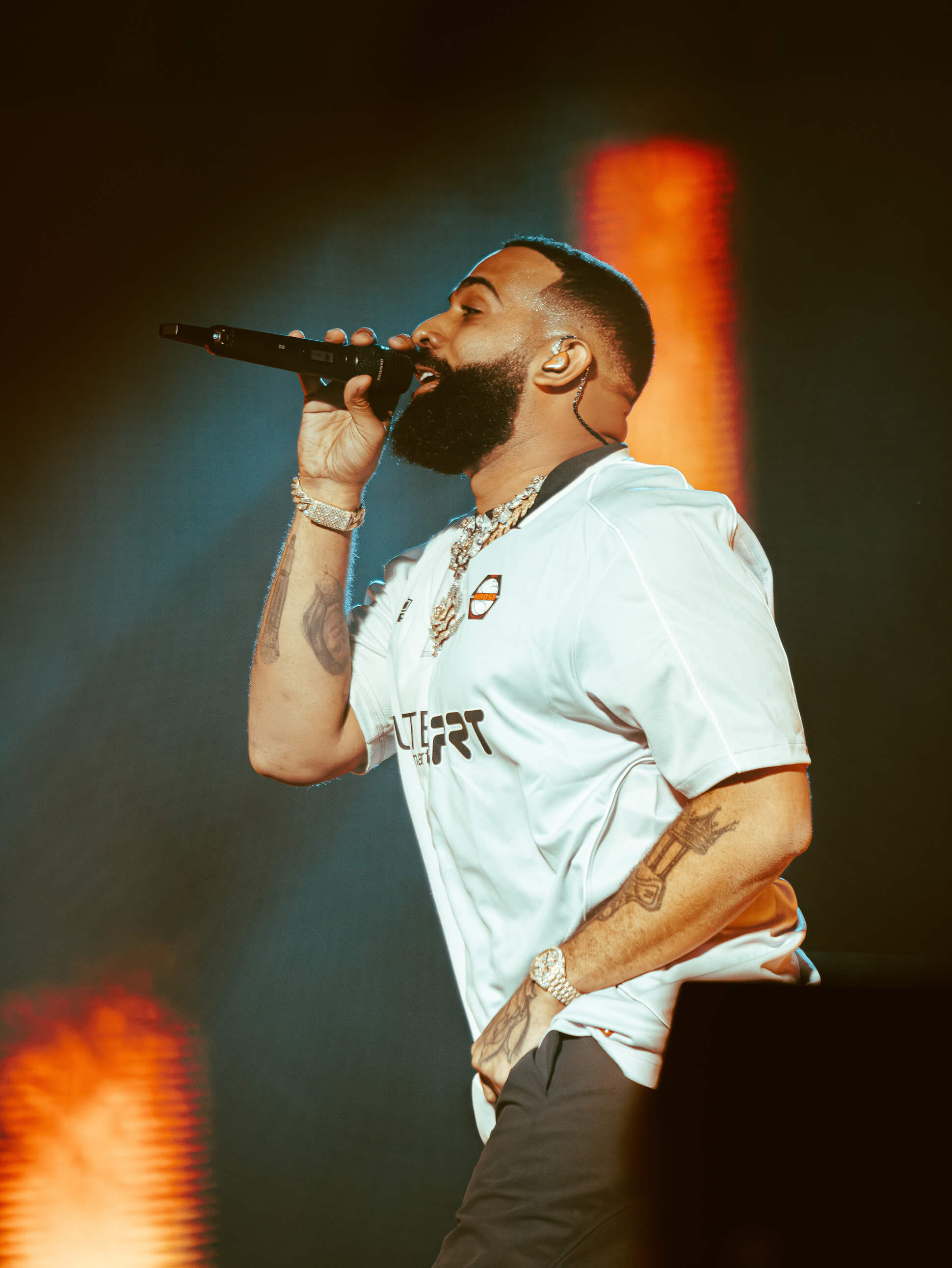 Eladio Carrión performance