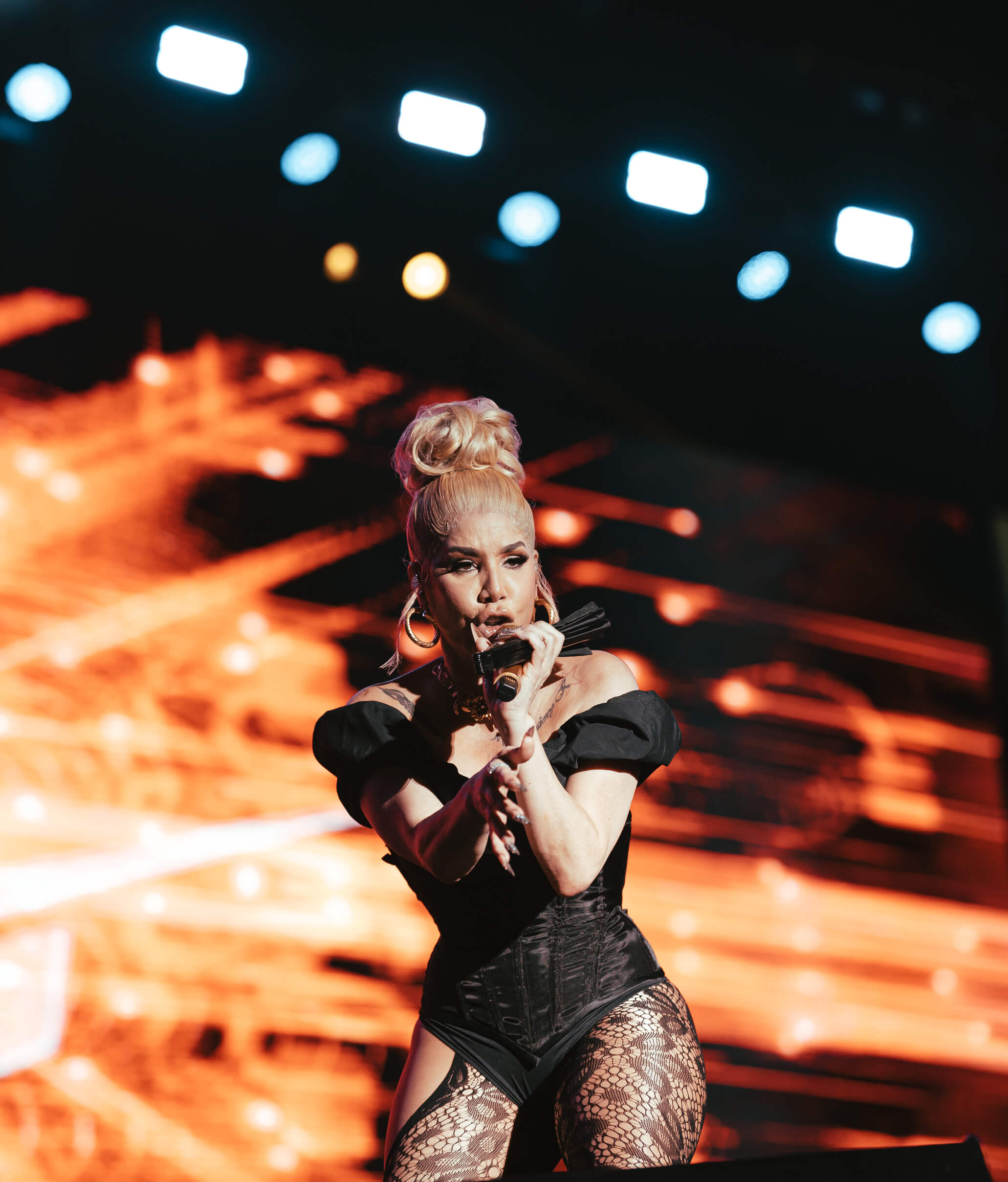 Ivy Queen cantando