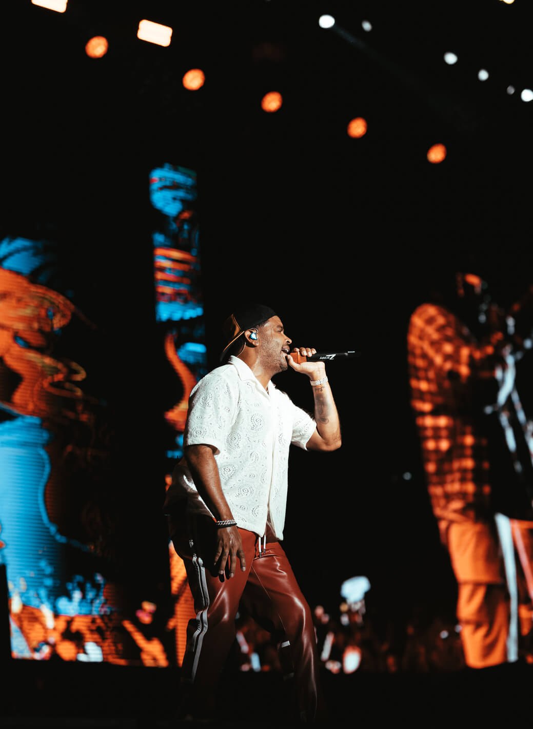 Zion & Lennox cantando